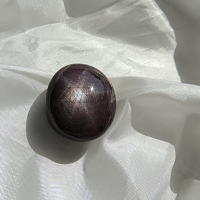 Ļoti liels safīrs ar zvaigznes efektu (Indija) 134 karāti